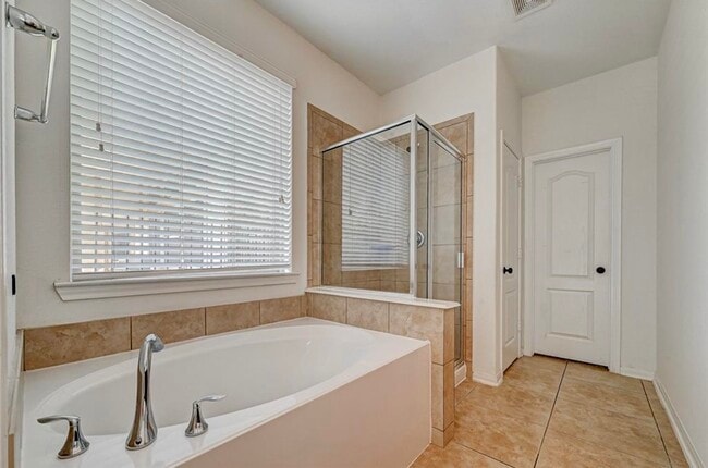 Building Photo - 11 Sagamore Ridge Pl