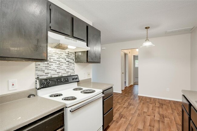 Building Photo - 6900 Branchwood Dr