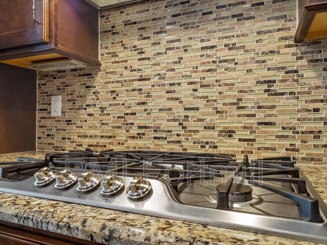 Building Photo - 5045 Fenwick Ct