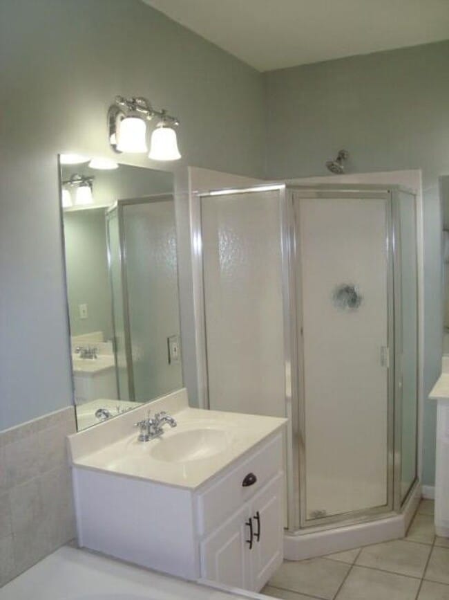 Building Photo - Ready to Rent!