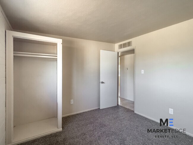 Building Photo - 3 Bed/ 1 Bath at 67th /Indian School! Appl...