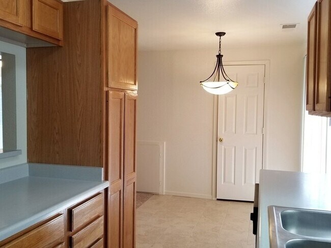 Building Photo - Town Home For Rent in Carson City