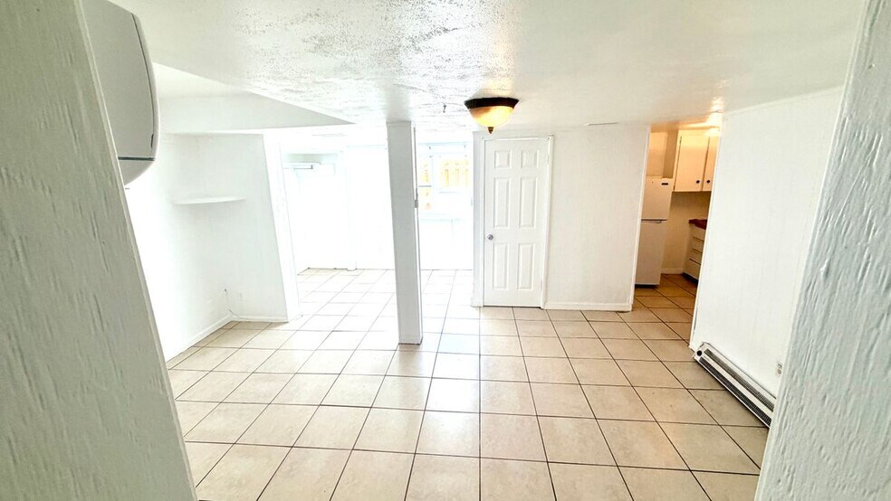 Building Photo - 138 S Peninsula Dr