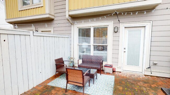 Building Photo - Dilworth Townhome For Rent