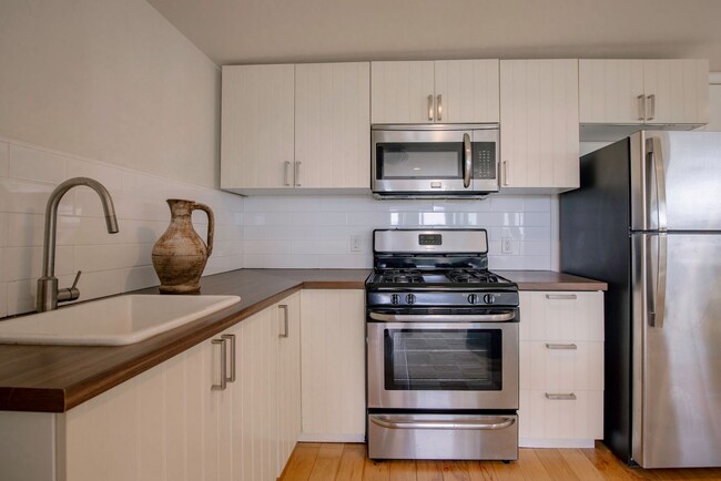 Building Photo - Single Family Home with Coastal Luxury wit...