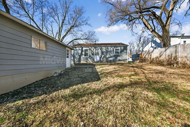 Building Photo - 334 Mueller Ave