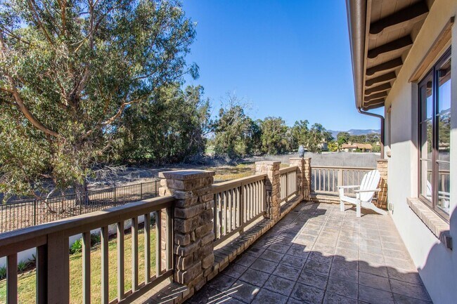 Building Photo - Large 5 bed / 5 bath Tuscan Style Home on ...