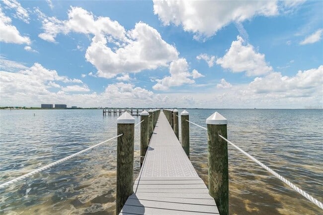 Building Photo - 4304 Bay Club Cir