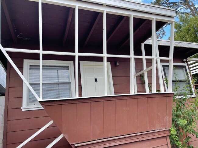 Building Photo - 2 Bed 1 Ba PG House walking distance to beach