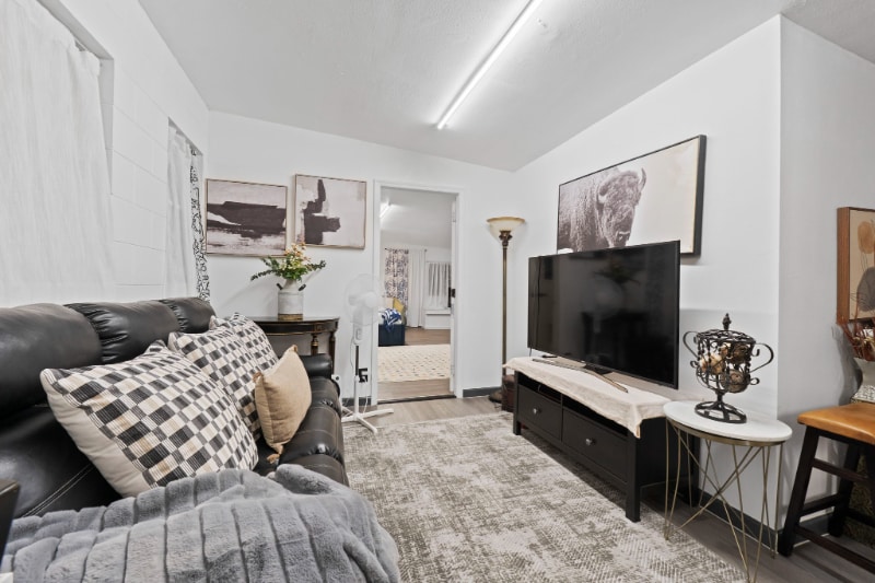 Building Photo - 228 Sunset Dr