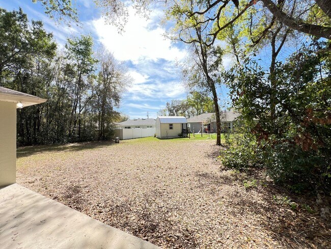 Building Photo - Available NOW! Immaculate 3 Bedroom, 2 Bat...