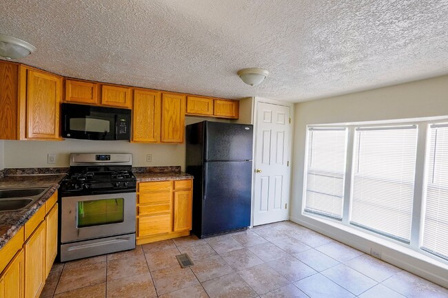 Building Photo - Spacious Mobile Home – Full Property Renta...