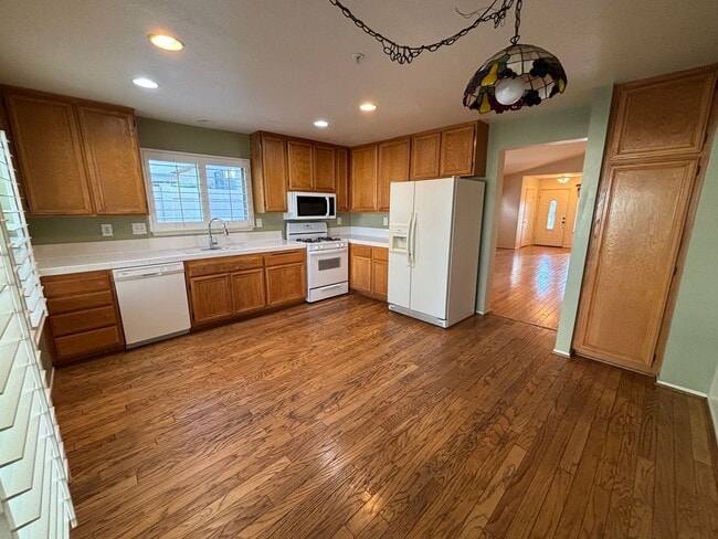 Building Photo - Charming one story home in Mission Village Gated Community