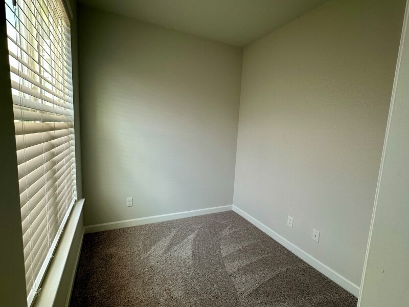 Building Photo - 27 Pansy Pk