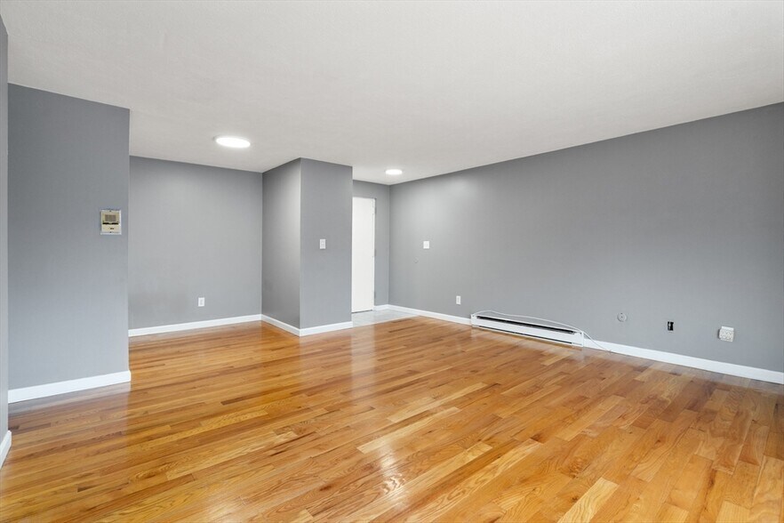 Building Photo - 96 Fountain Ln