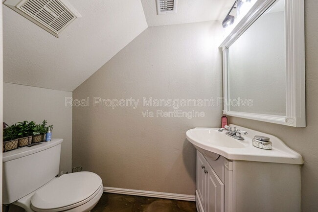 Building Photo - 8531 E Belleview St