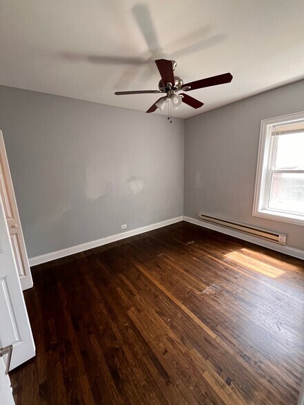 Building Photo - 5347-5353 W Belle Plaine Ave