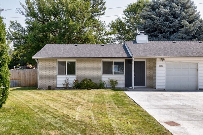 Building Photo - Streamside Duplex - Harvey Anderson