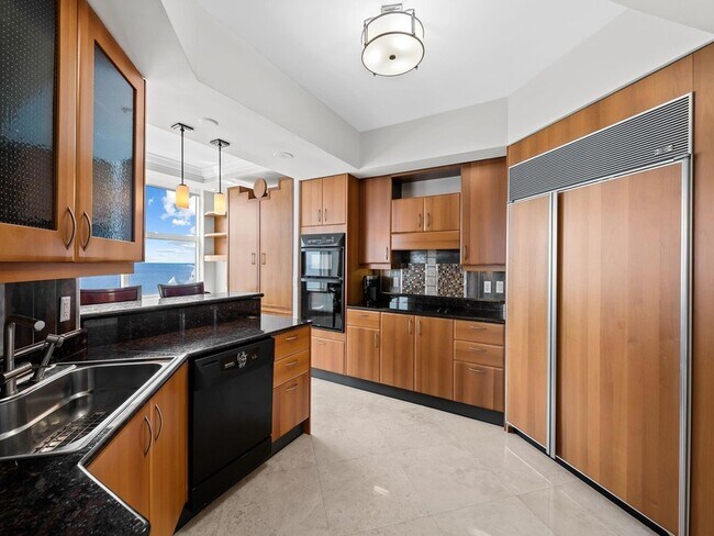 Building Photo - 2110 N Ocean Blvd