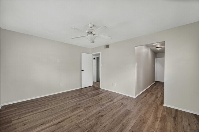 Building Photo - 2107 N Red Cedar Cir