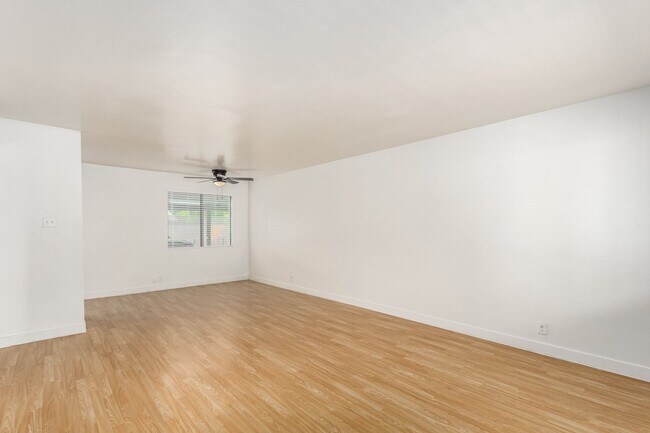 Building Photo - 1231 E Thomas Rd