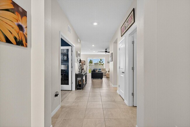 Building Photo - 4 Bedroom / 2 Bath House