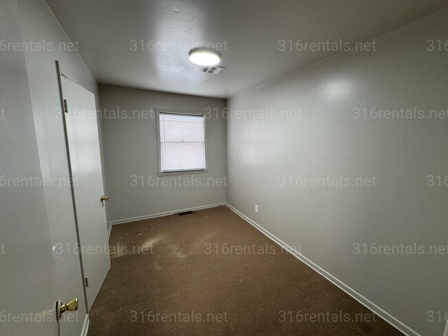 Building Photo - 2437 N Estelle Ave