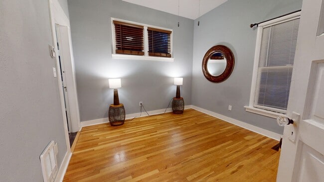 Building Photo - Excellent Location, Large Four Bedroom Bremerton House for Rent! Available Now!