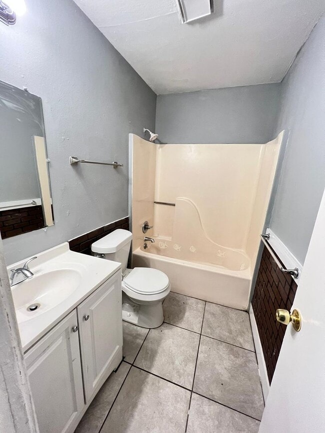 Building Photo - 310 Gannt St