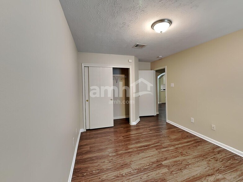 Building Photo - 11010 Heather Bluff Ln