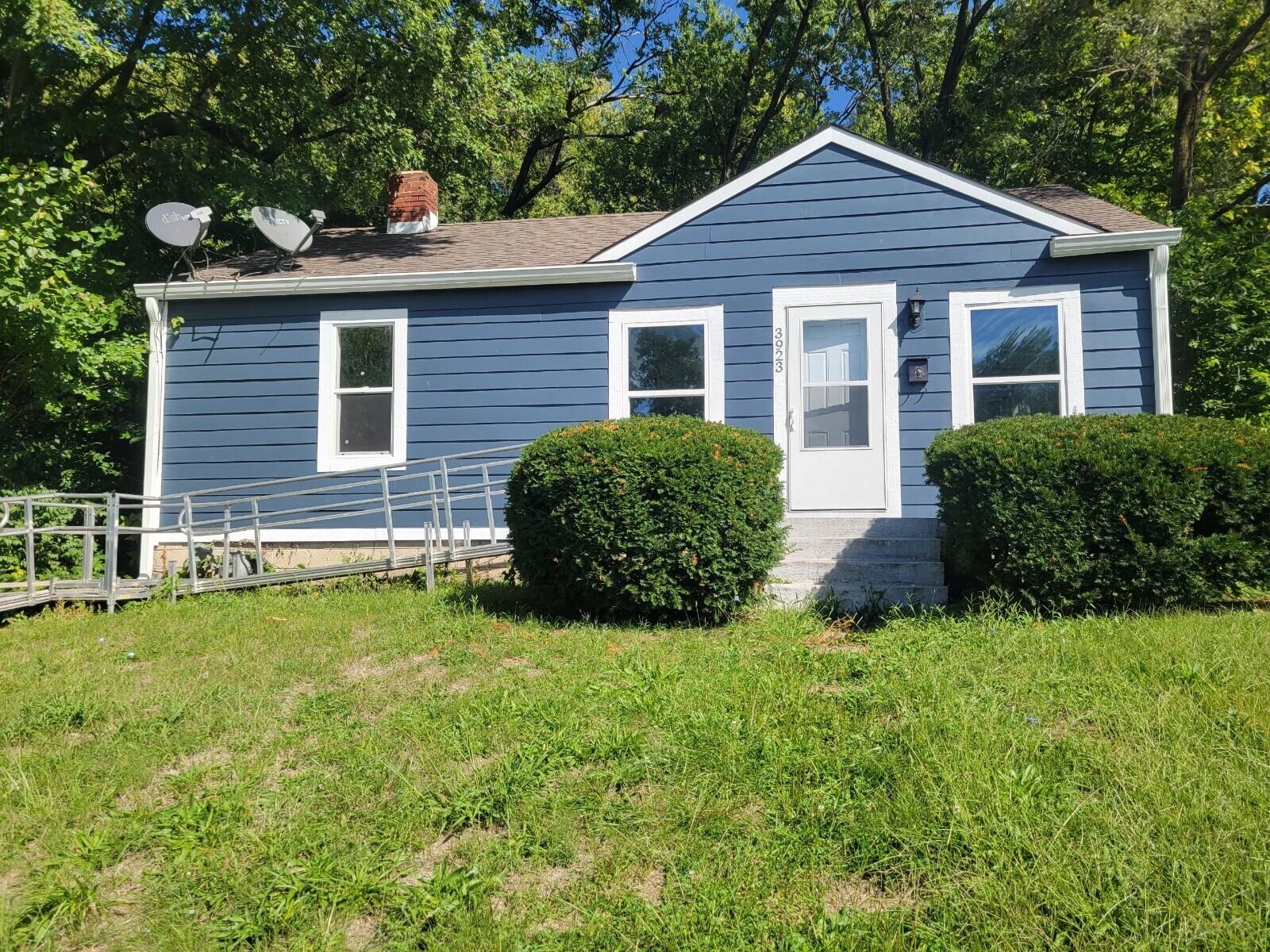 Building Photo - 3923 Millersville Dr