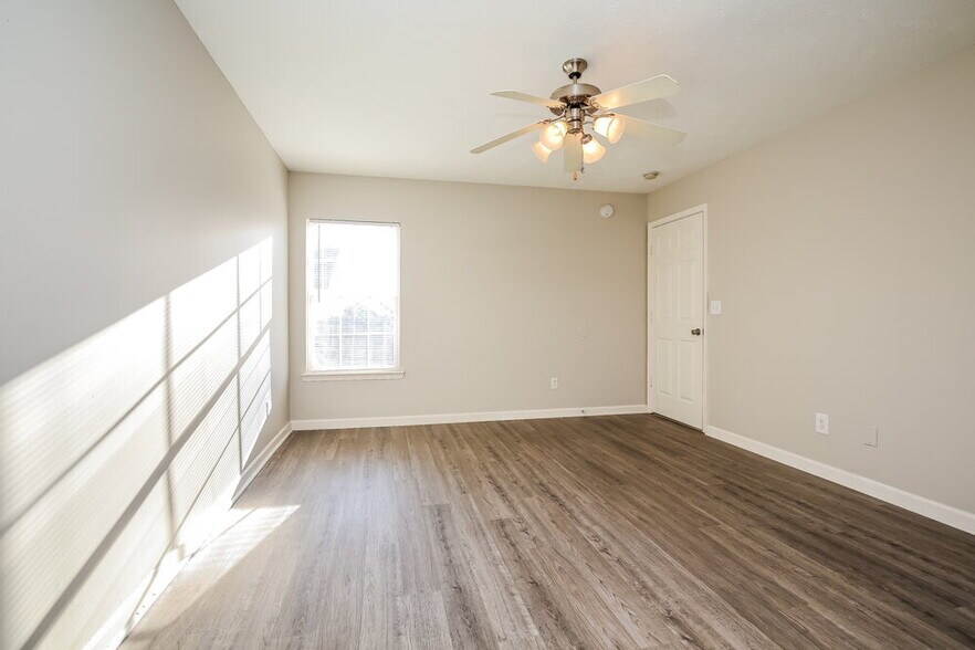 Building Photo - 312 Sarna Dr