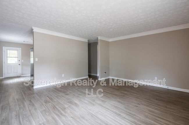 Building Photo - 467 Southern Way