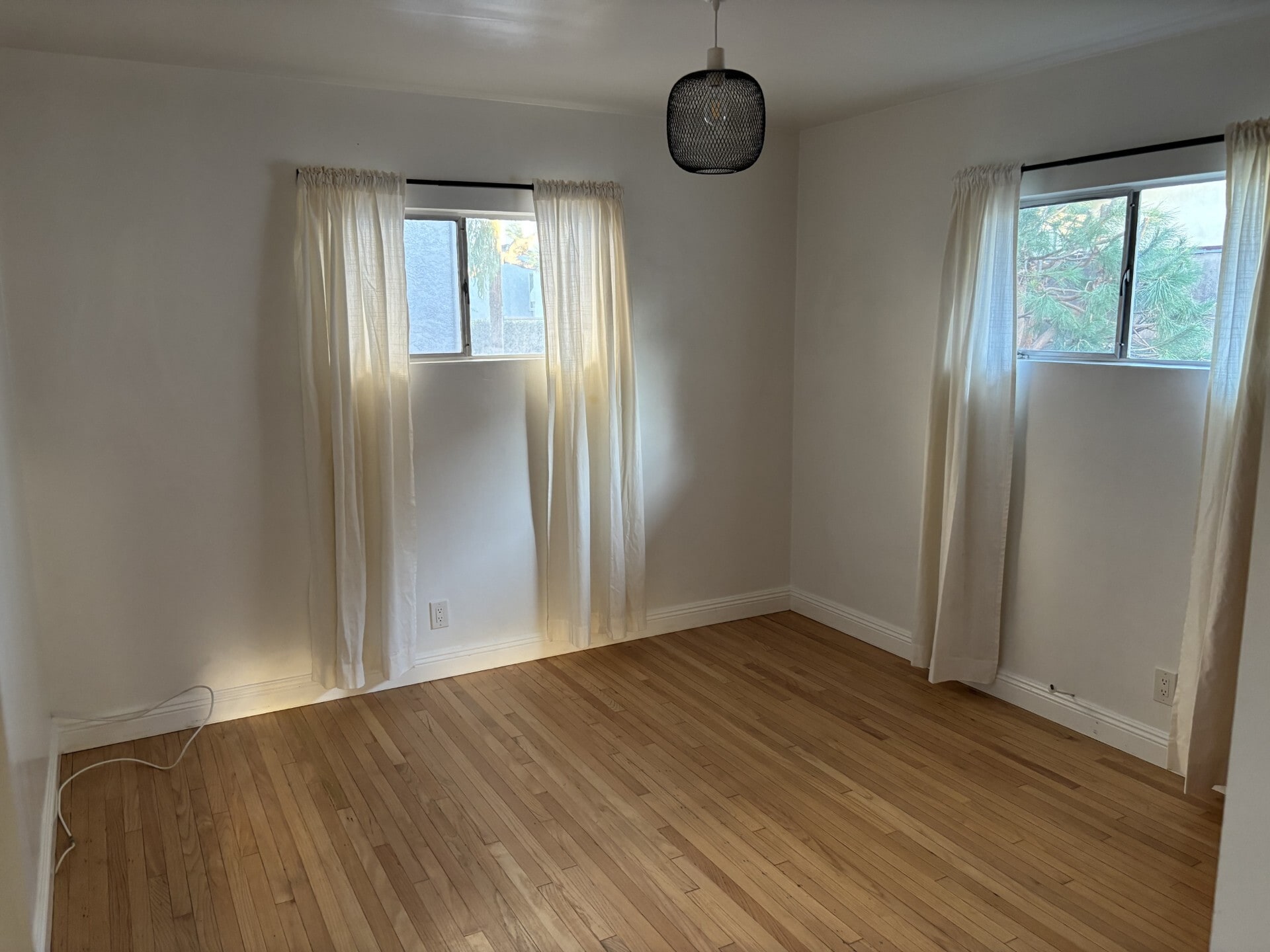 Bedroom - 366 1/2 E Hillsdale St