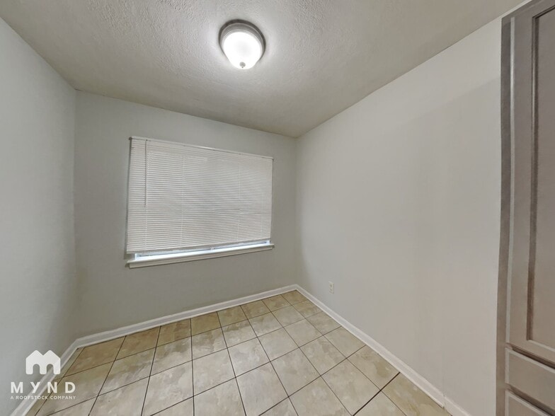 Building Photo - 6035 Devon Cir