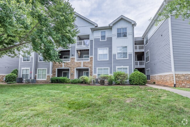 Building Photo - The Greens at Tryon