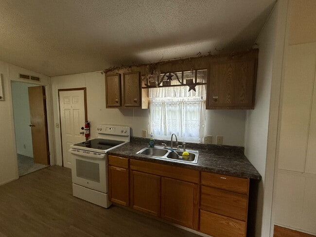 Building Photo - 2 Bedroom / 2 Bathroom Mobile Home in high...