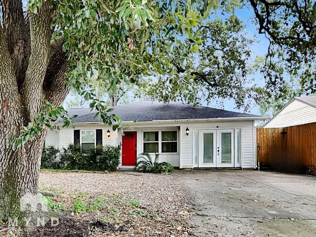 Building Photo - 6907 Schiller St