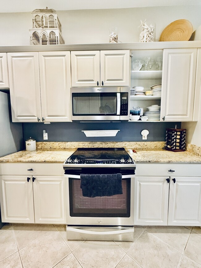 Building Photo - 16156 Parque Ln