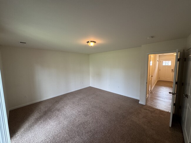 Building Photo - 172 Drexel Ct