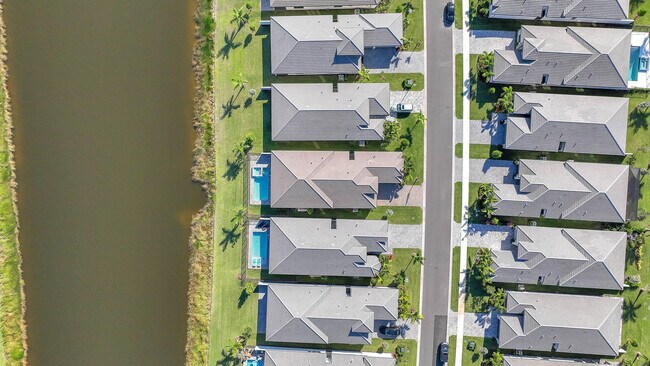 Building Photo - 10990 Violet Mdw St