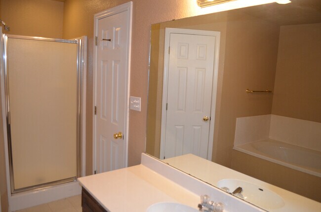 Building Photo - Fantastic 4BR/2BA in Highly Sought After Country Trails!