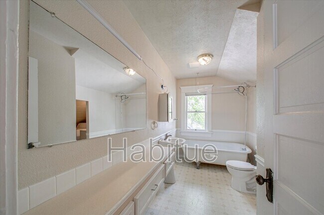 Building Photo - 1110 N 8th St