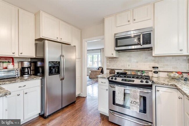 Building Photo - 523 Wayne Ave