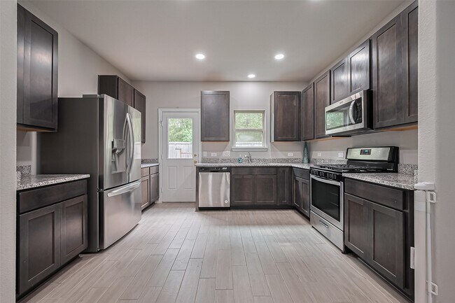 Building Photo - 24742 Russet Bluff Trl