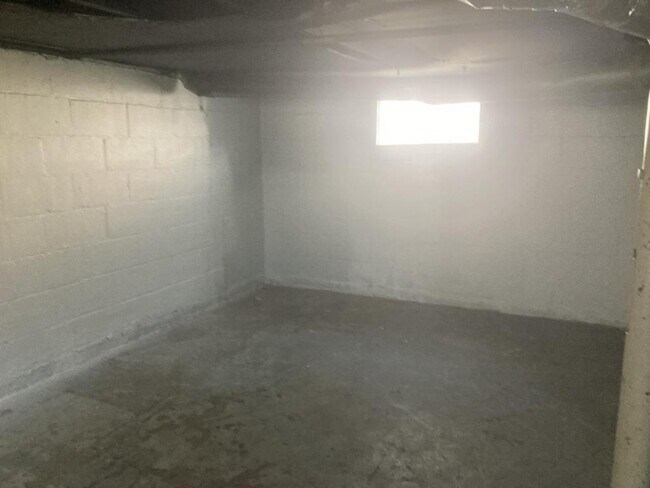Building Photo - 1047 Bellows Avenue