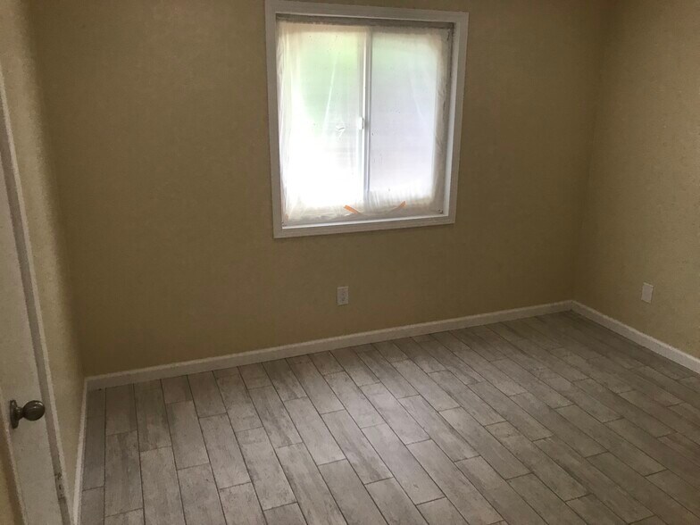 Building Photo - 7881 Hyssop Dr