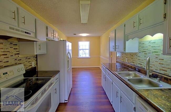 Building Photo - 205 Tempest Ln