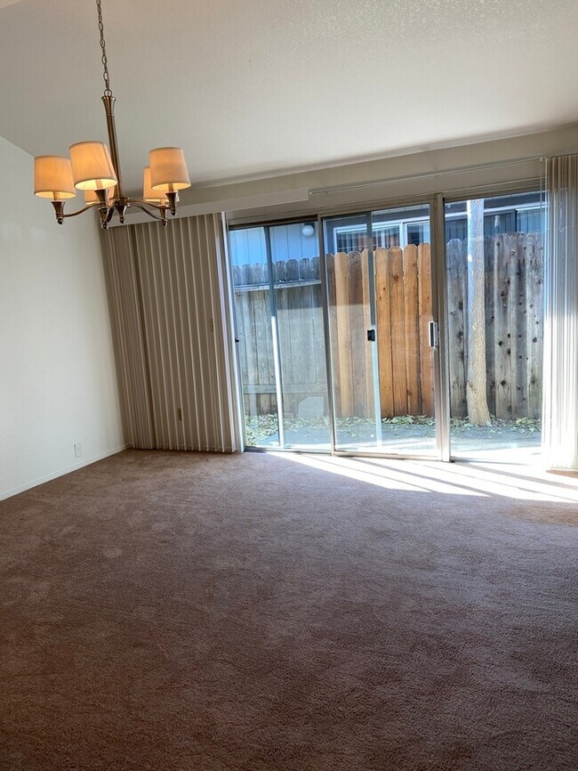 Building Photo - Charming duplex in Folsom!
