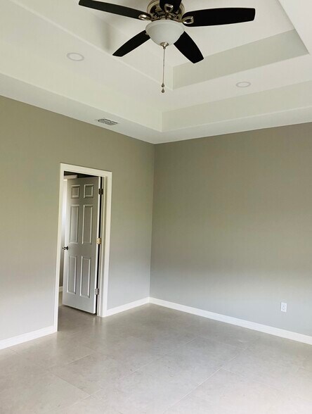 Building Photo - 3873 Tolosa St